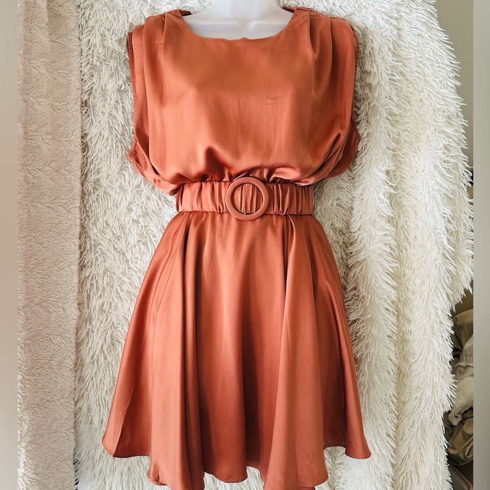 Flowy mini rust colored dress with belt
